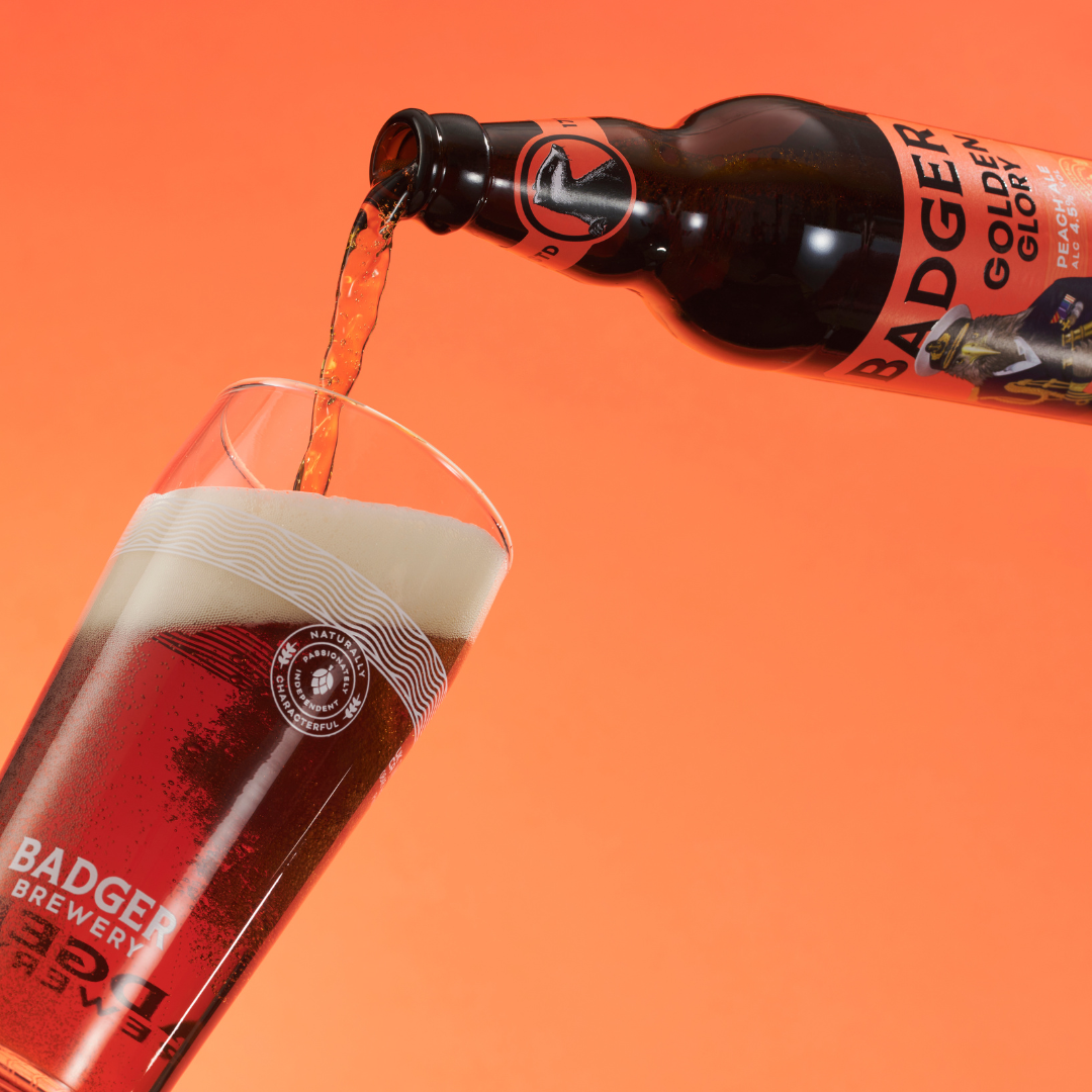 Golden Glory bottle pouring into Badger pint glass